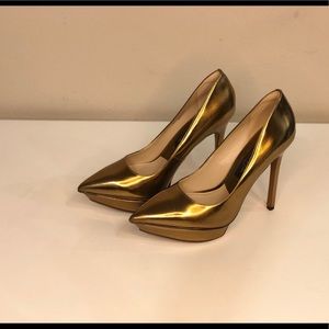 CHARLES AND KEITH GOLD PLATFORM STILETTOS .